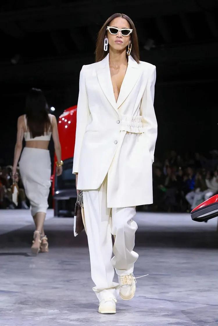 aj4 off white 货量 (aj4offwhite货量多大)