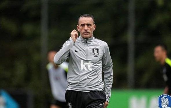 黄义助进球之后的手势大曝光！韩国队无比团结期待复仇夺冠