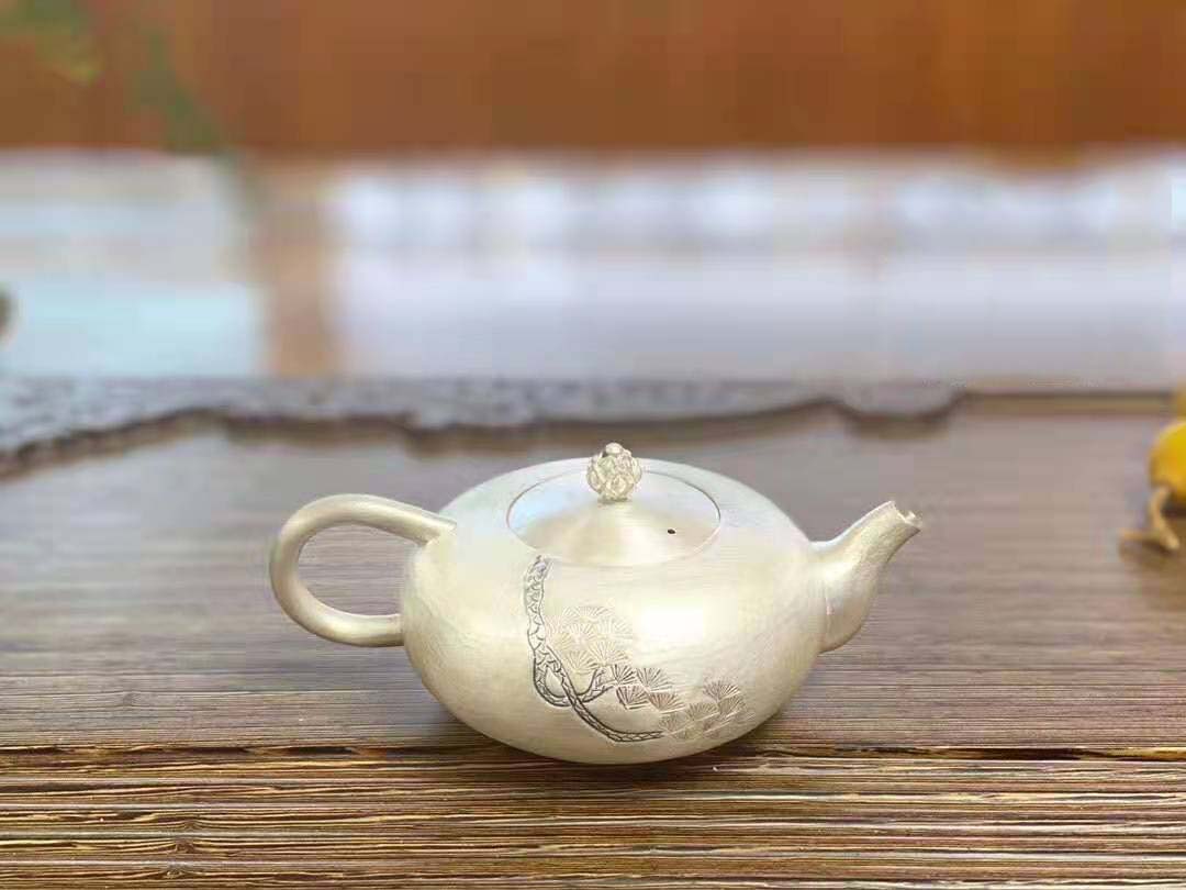 银壶买做旧还是本色,紫皮银壶和做旧银壶