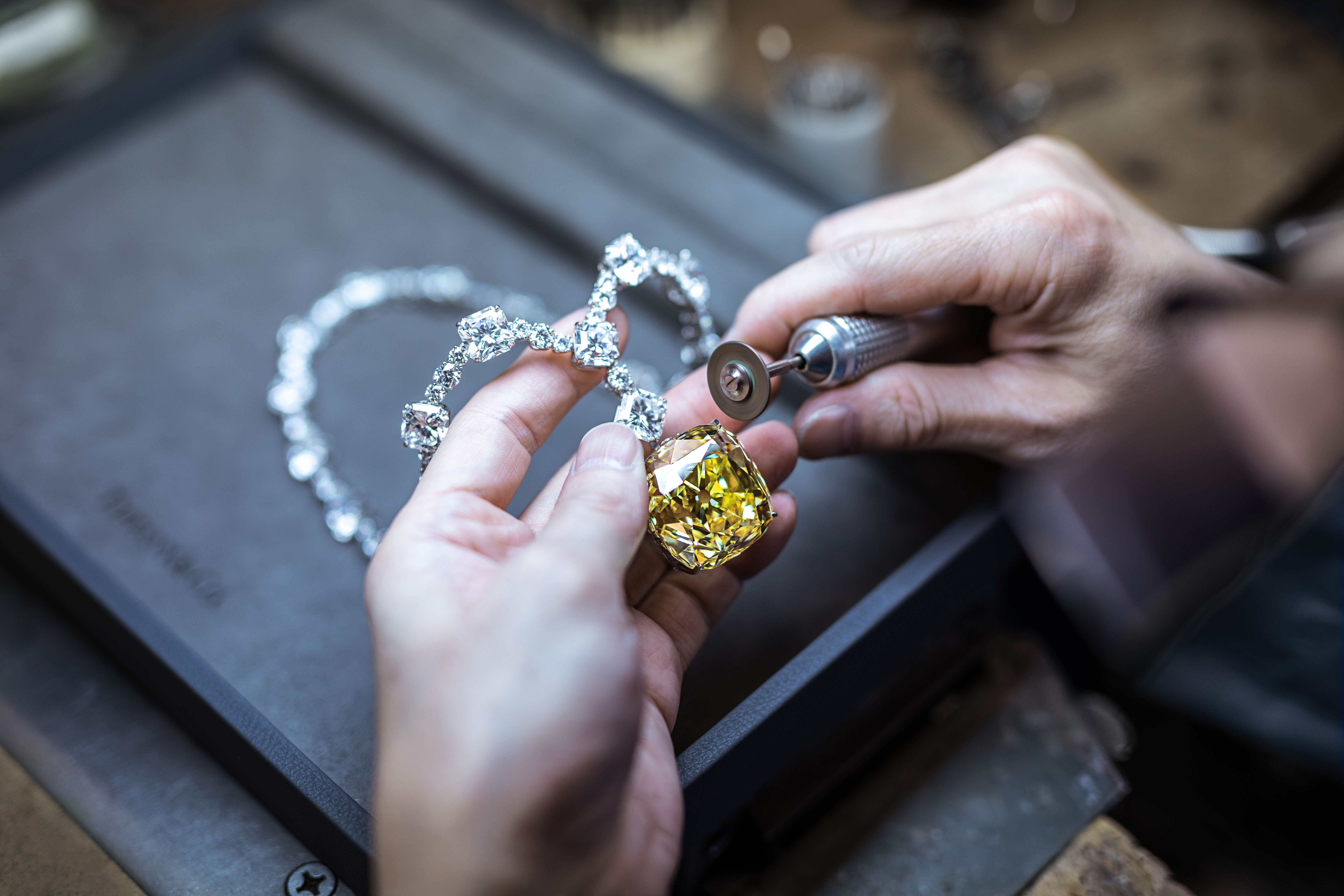 蒂芙尼黄钻珠宝首饰视频,蒂芙尼128克拉黄钻