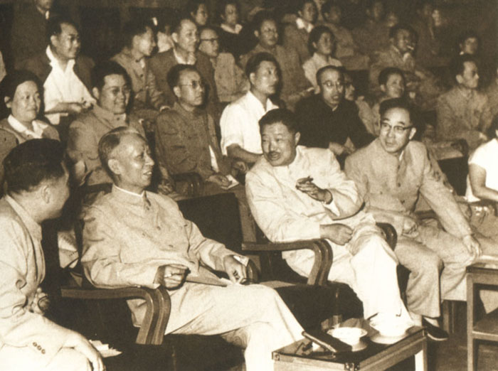 贺龙称“三大球搞不上去，我死不瞑目”，他是这样抓足球运动的