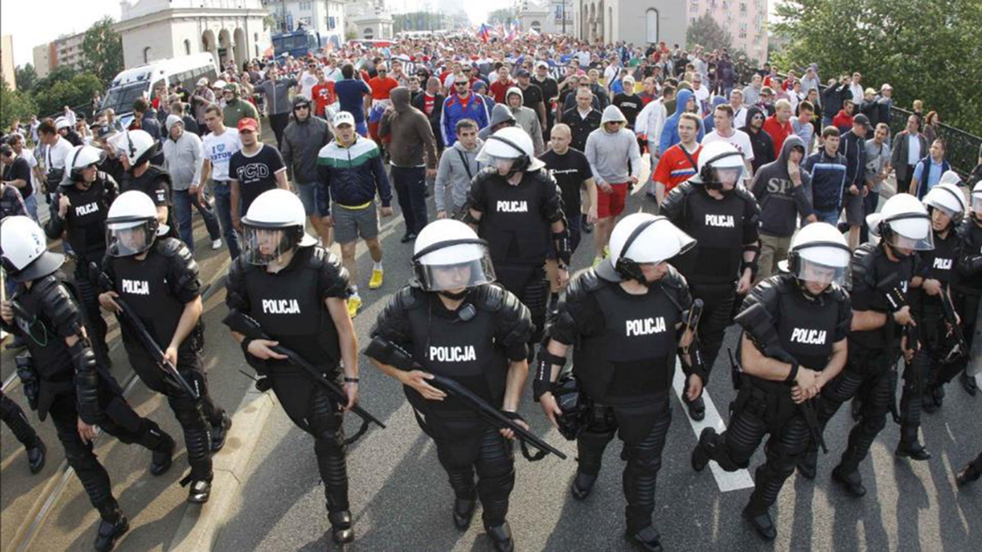 俄罗斯足球迷疯狂时刻,俄罗斯足球大战视频