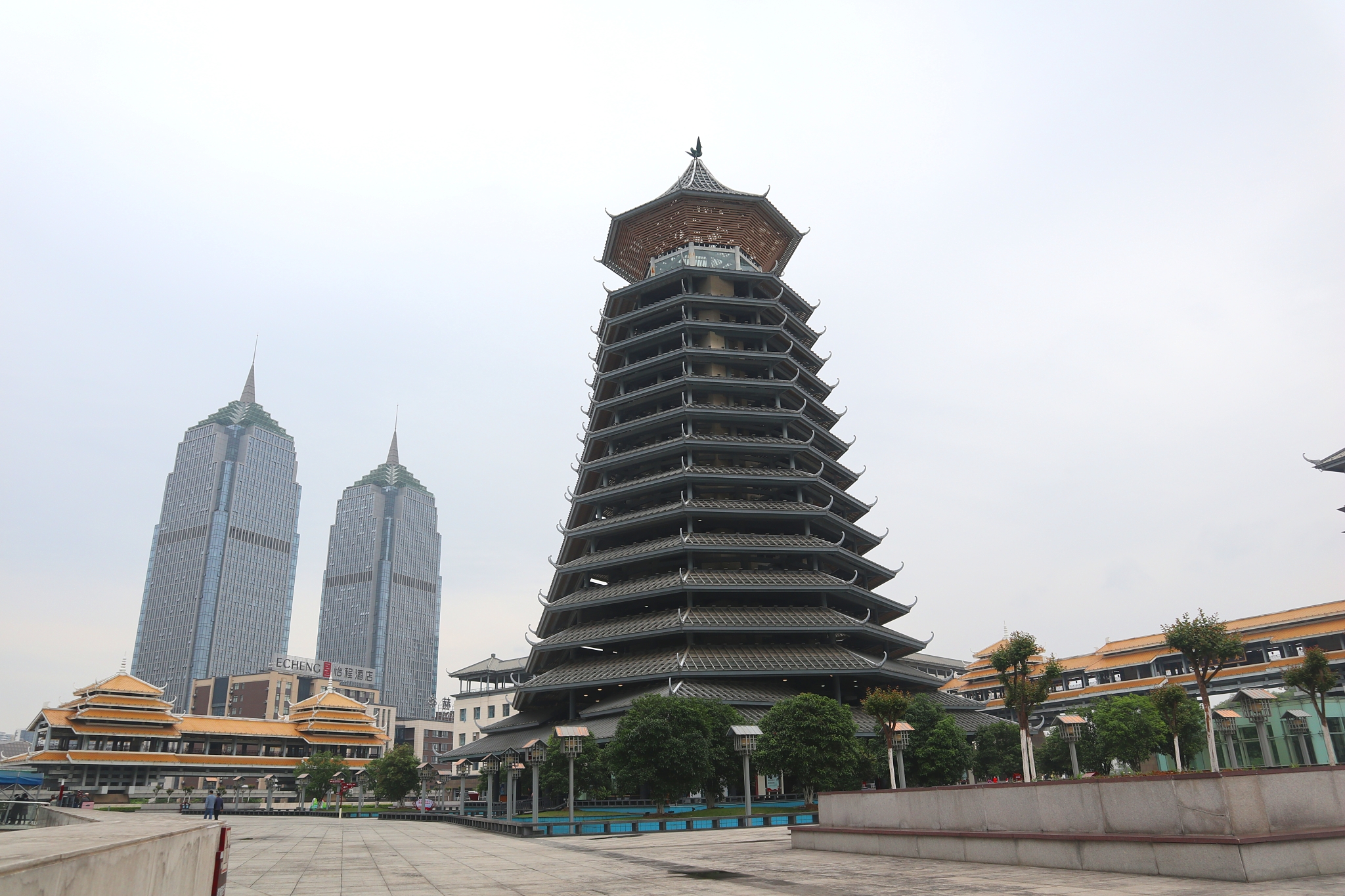 桂林有没有传统民族服饰的展览馆,少数民族特色服装真好看