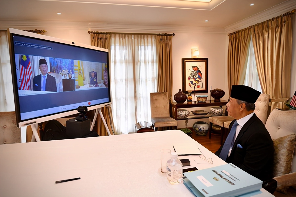 迪拜老铁？王子借成龙豪车，酋长用华为IdeaHub云道喜