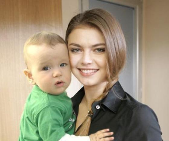 俄罗斯体操女皇卡巴耶娃有孩子吗,卡巴耶娃年轻时与普京