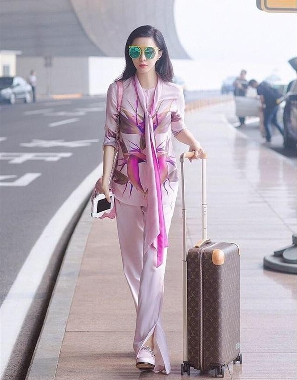 范冰冰最新着装图片,范冰冰戴口罩戴帽子照片