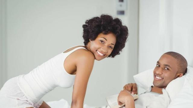 屁股上坐出来的黑色印子怎么消除,长期坐着屁股两边有黑印子怎么办