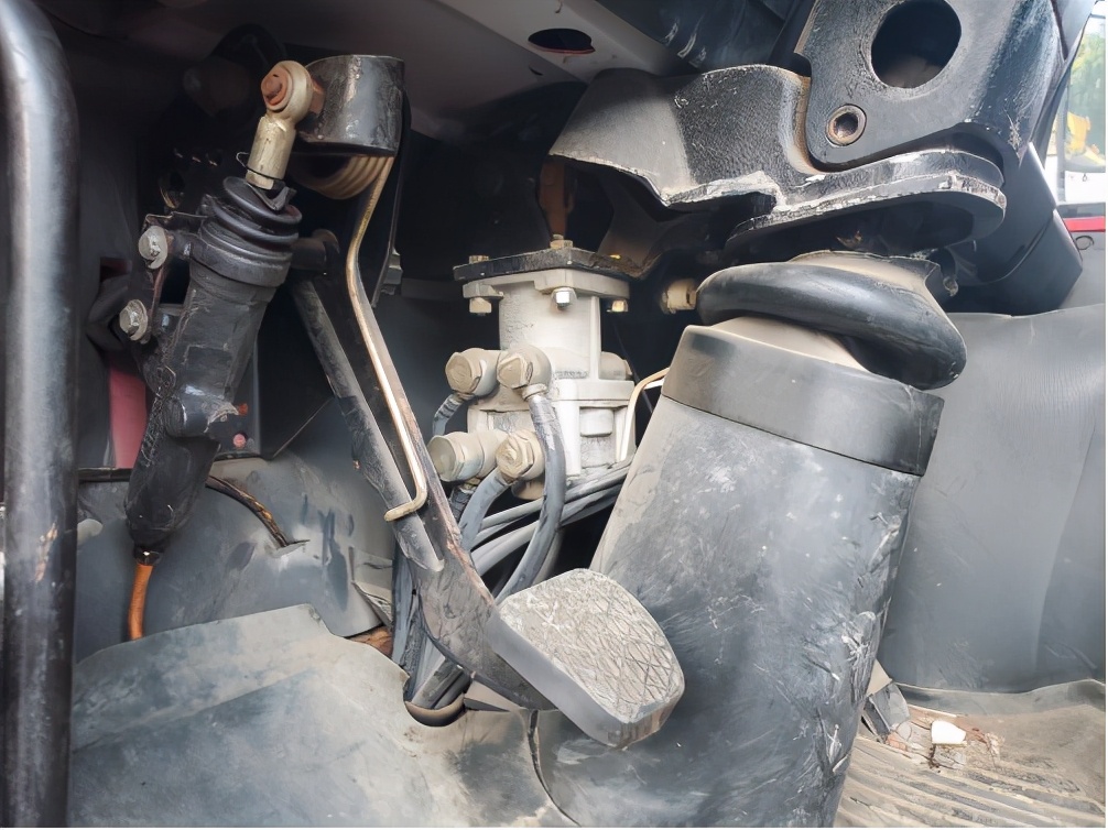 奔驰重卡和国产重卡哪个好,奔驰重卡有多厉害