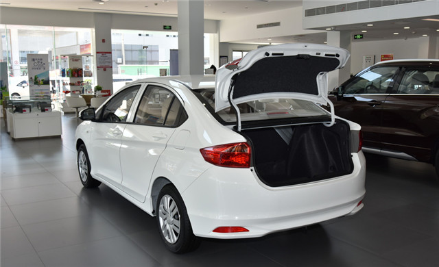 本田锋范的动力性能不容置疑,本田新锋范跟新桑塔纳谁更值得买