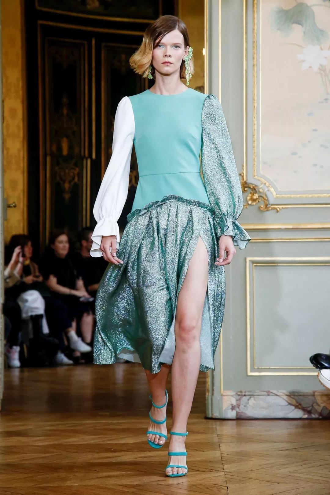 2020流行什么颜色的衣服,今年最流行的衣服颜色是什么颜色