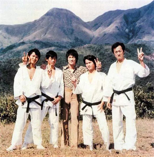 如何评价李小龙的电影,怎么评价李小龙传奇