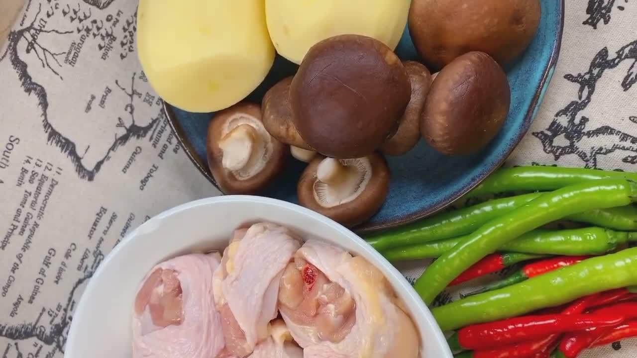 土豆香菇金针炖鸡,如何做出更美味的土豆香菇鸡