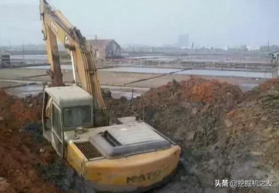 开了10年的挖掘机想改行,18岁开挖掘机开了五年