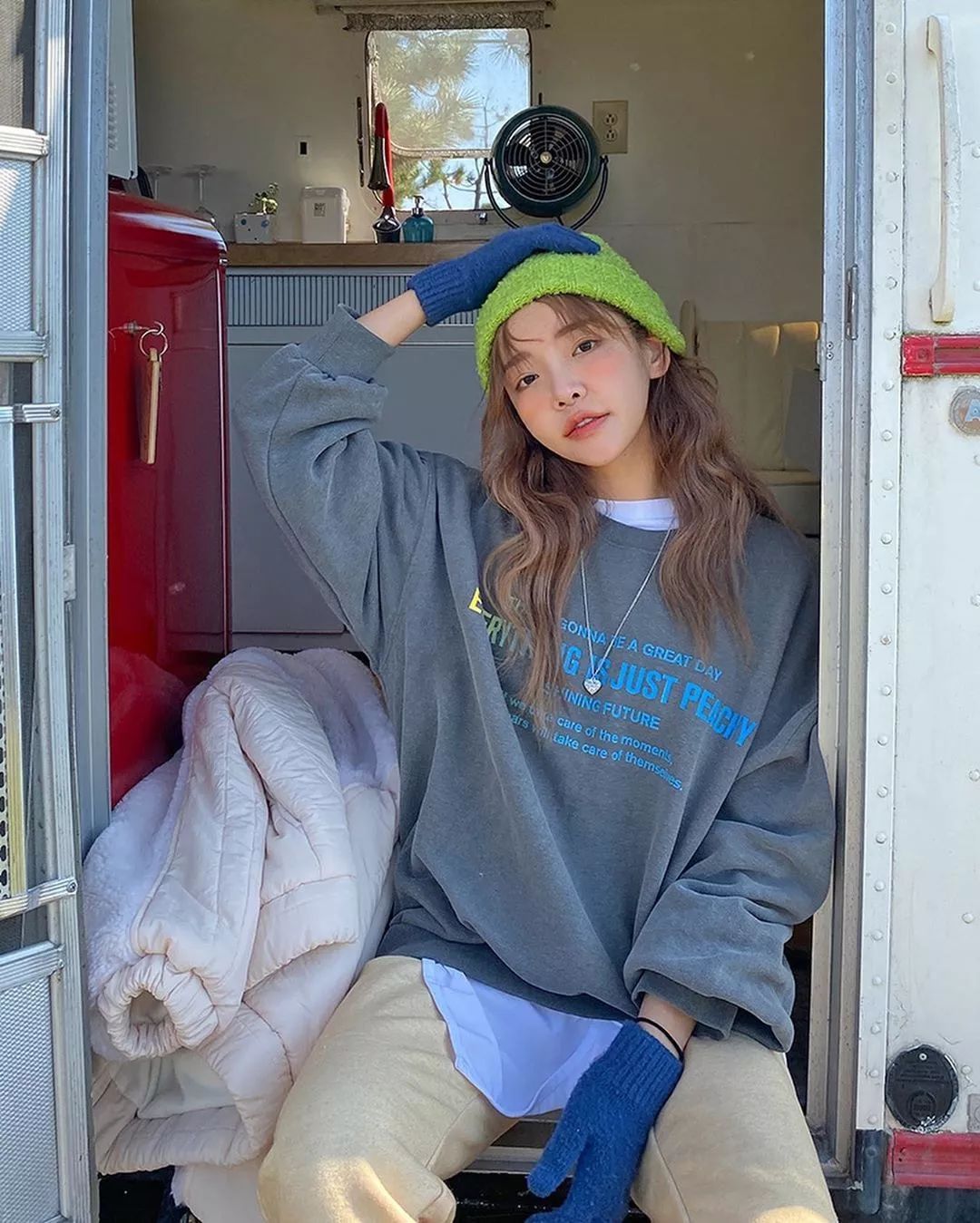 周洁琼穿砂糖匡威鞋,周洁琼鞋