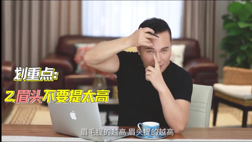 微笑着告别的眼睛怎么画,深邃的小眼睛适合怎么画眼妆