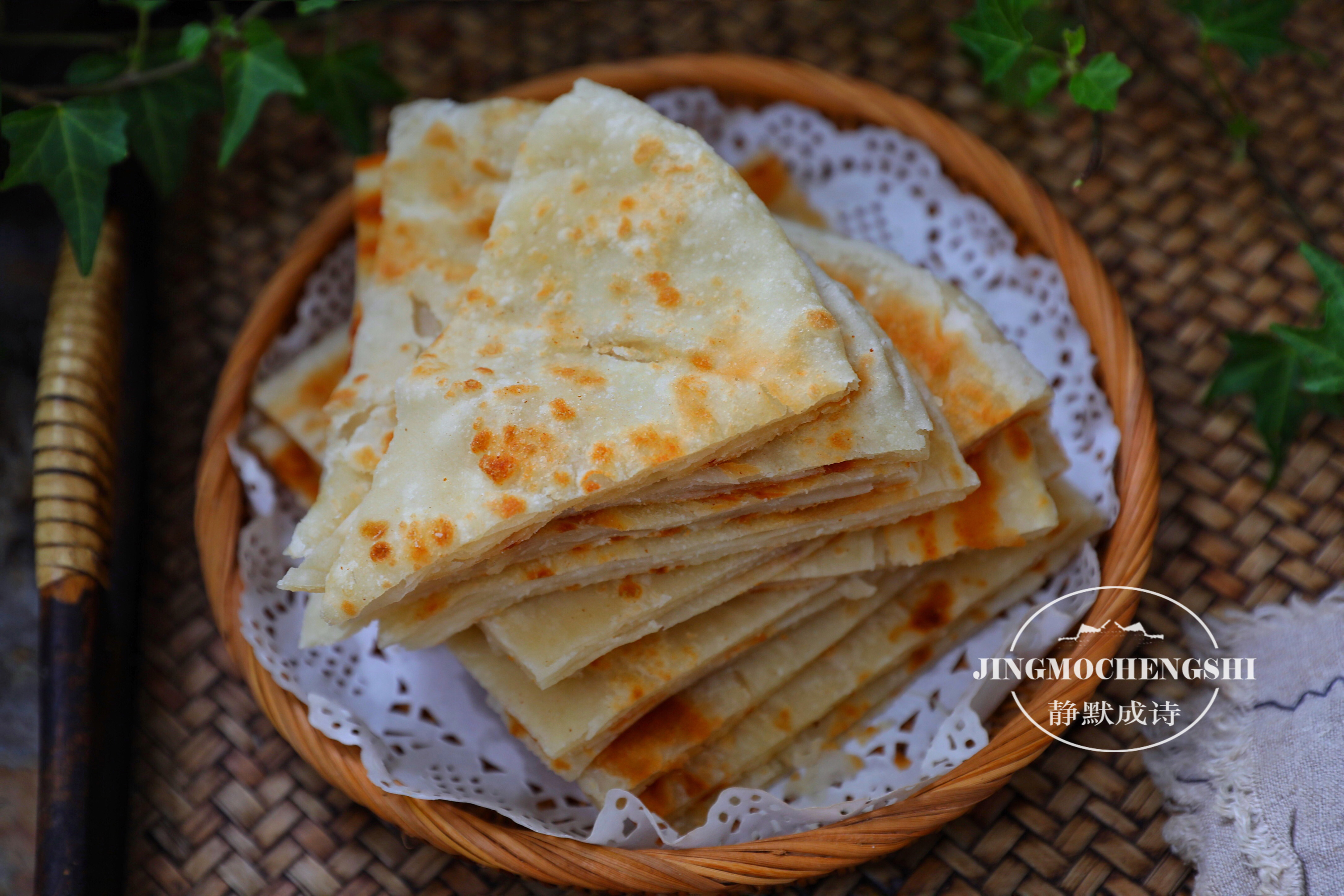 家常烙饼怎样酥香松软和面是关键,烙饼怎么和面才能外酥里嫩