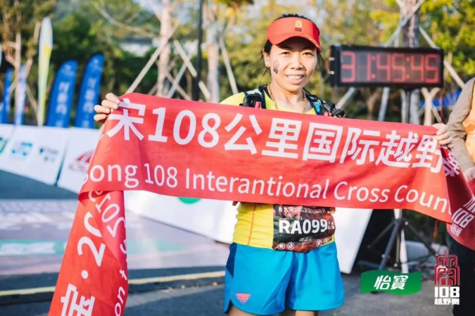 这三个跑步女神太牛了！连续26小时，在杭州西湖的群山里跑了100+公里