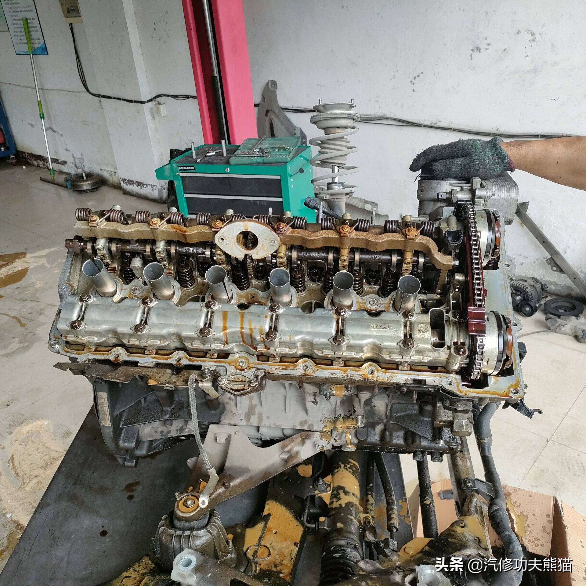 宝马e90325i2007款,宝马e90漏机油通病