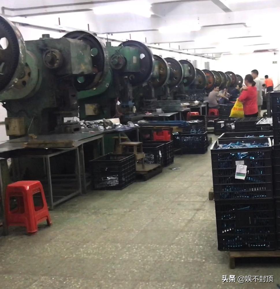 为什么五金厂工资比电子厂高,电子厂全是年轻人