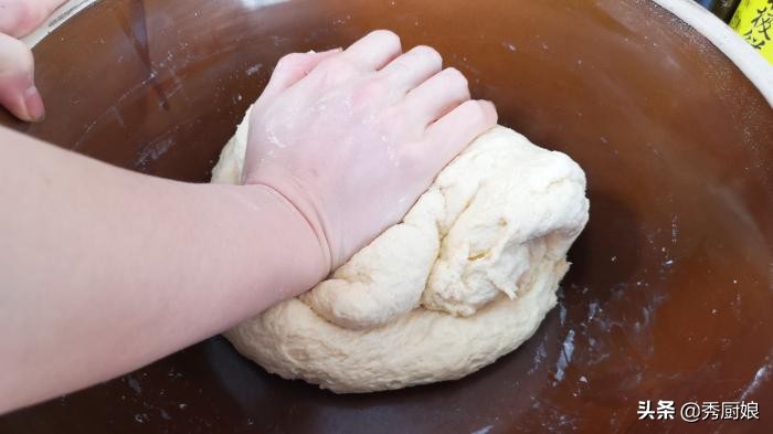 安琪酵母炸油条窍门不用鸡蛋,炸油条用油条膨松剂还放鸡蛋吗