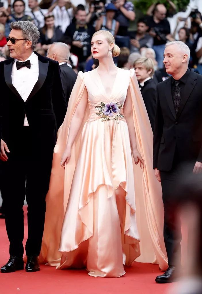 十八线网红戛纳红毯,十八线抖音网红