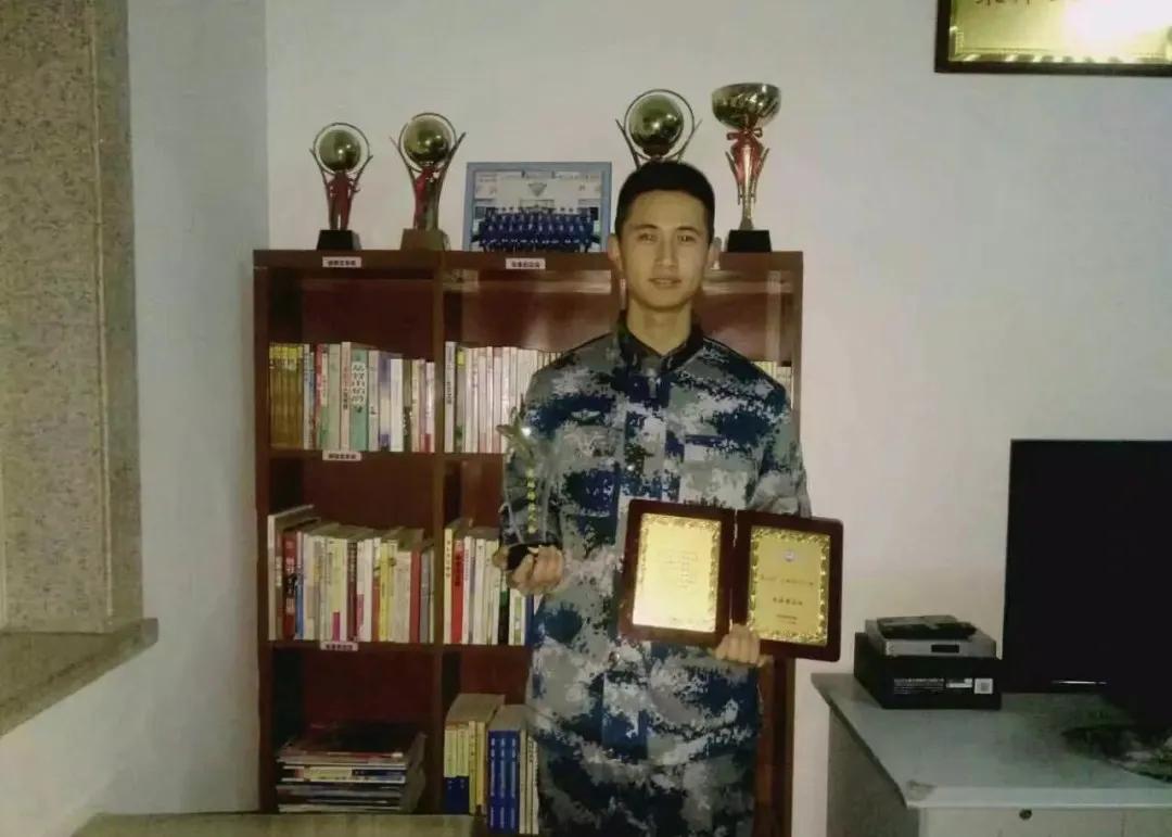 八一建军节致敬子弟兵,八一建军节向同志致敬