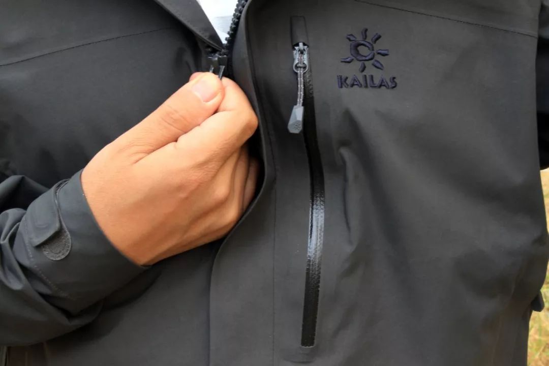 性价比最高的户外冲锋衣,户外防风薄款冲锋衣凯乐石