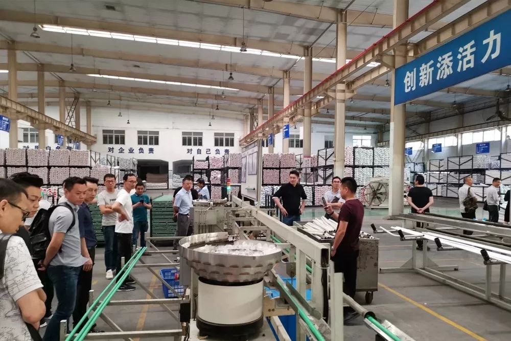 金牛绿翡翠和绿色抗菌管哪个好,金牛ppr绿翡翠抗菌管