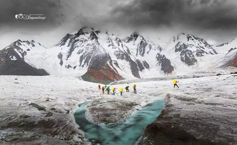 新疆最凶险峡谷路,新疆博格达峰徒步路线