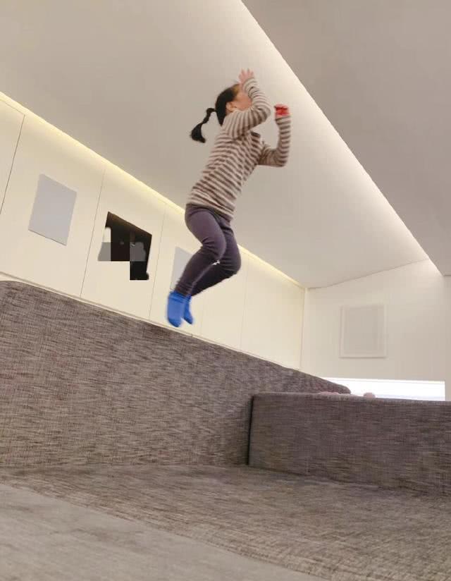 陈赫晒与两女儿温馨合照,陈赫晒女儿合照视频