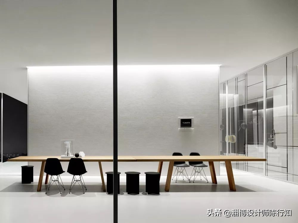 现代简约轻奢浅灰,轻奢和现代简约黑白灰的特点