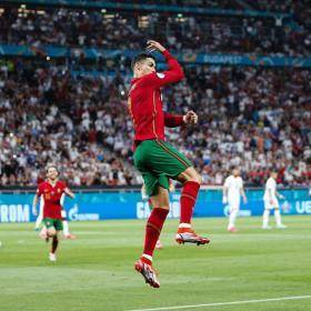 c罗进点球本泽马情不自禁庆祝,c罗进点球