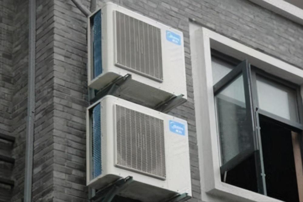 关于空调异味和空调清洗实践,空调吹出来的风有异味是什么原因