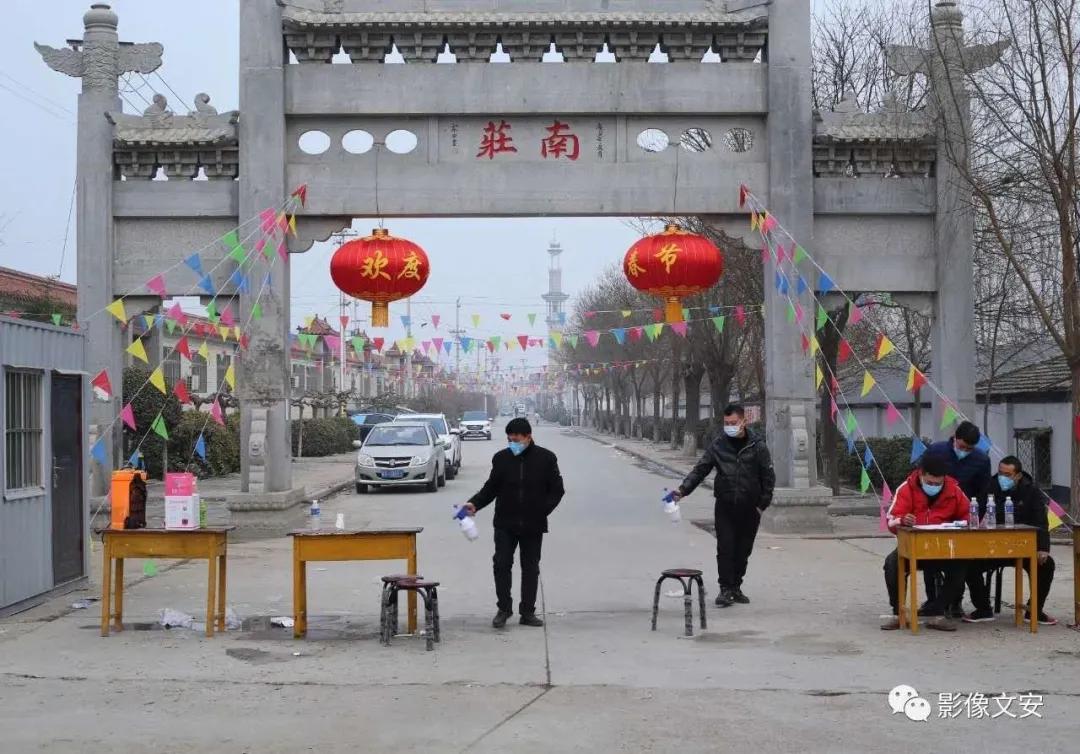 用镜头将瞬间定格永恒,镜头定格感动影像凝聚力量