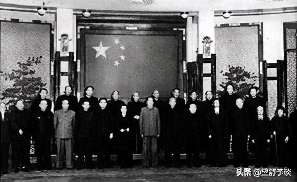 美方跨过了三八线,要不要援朝?总理下令:“立刻把彭老总接来”