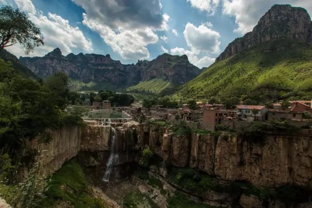 巍巍太行山山峰险峻,太行山奇峰峻岭