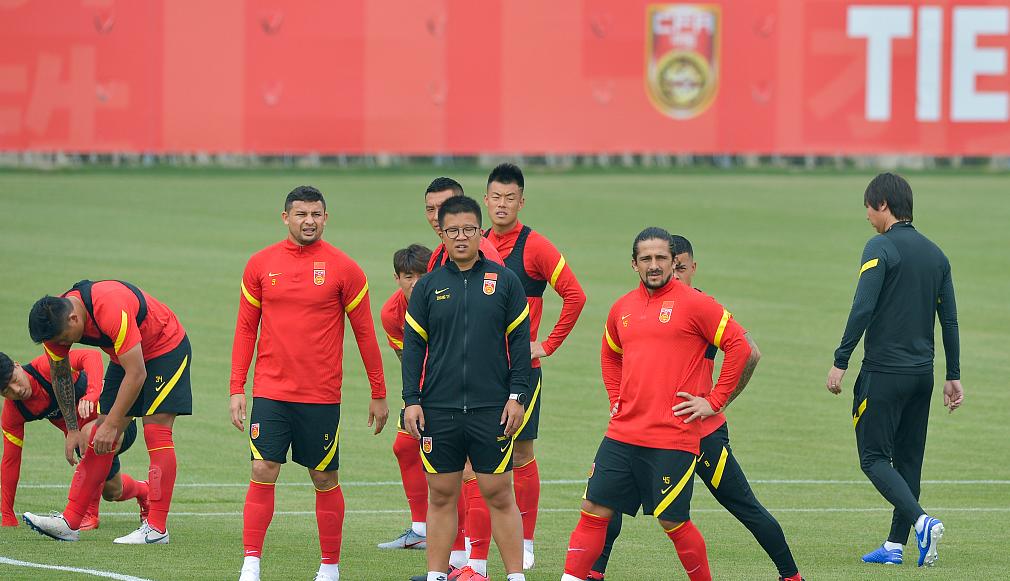 足球报谈洛国富,洛国富踢世预赛