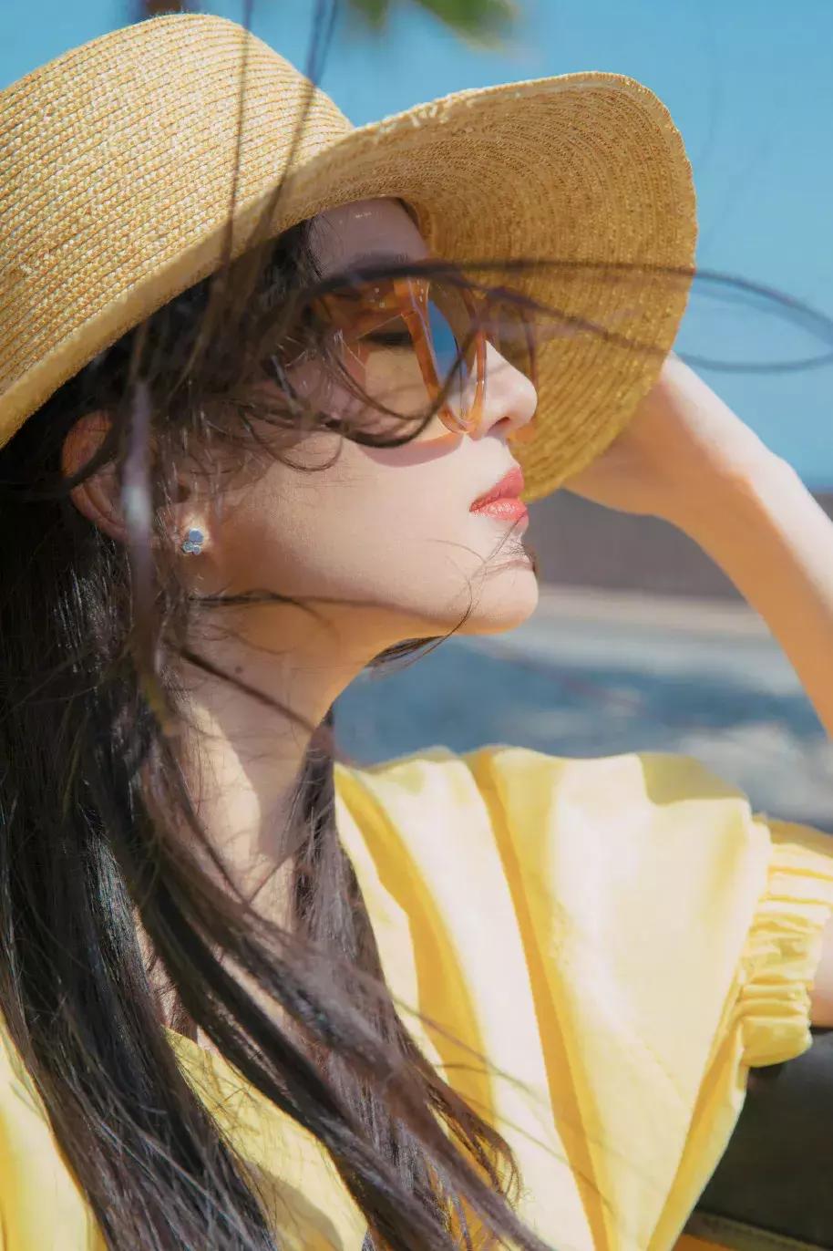 从全世界最会戴帽子的女人身上,学习一点「帽子戏法」