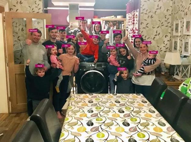 结婚30年生22娃，网友群嘲太窒息了，结果他们的生活却啪啪打脸