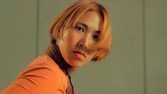 王若琳：这是一个“寻找自我的摩登故事”