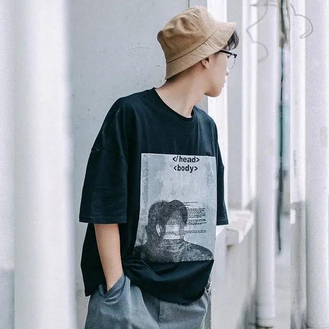 哇塞！43岁舅舅这样穿T恤，帅的让人心动，整条街回头率都归他