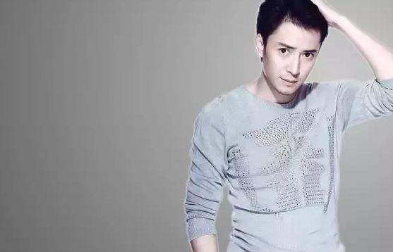 我提前下班回来看到父亲和岳母在卧室，父亲说我不懂规矩我很尴尬