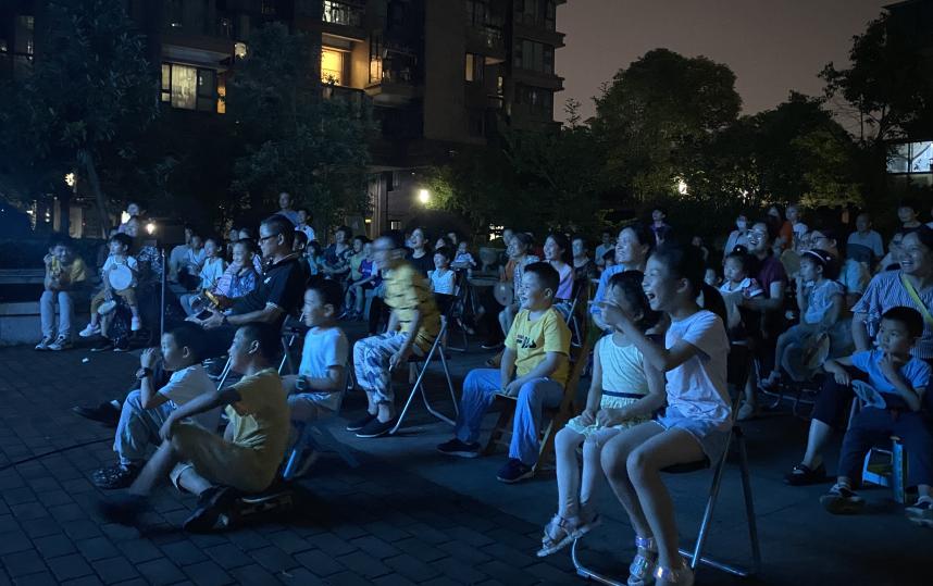 杭州露天电影播放,杭州一小区的这把火差点酿成悲剧