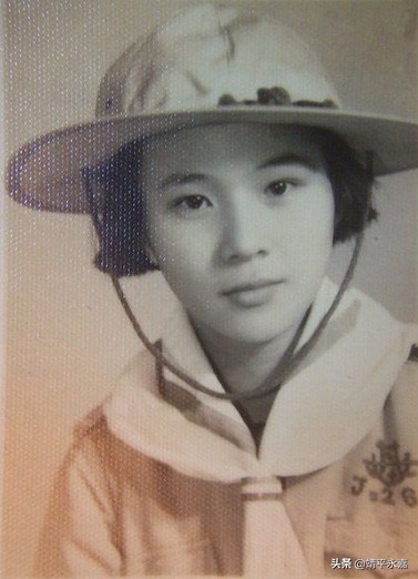 中国女性百年校服变化讲解,南方航空空乘制服的演变