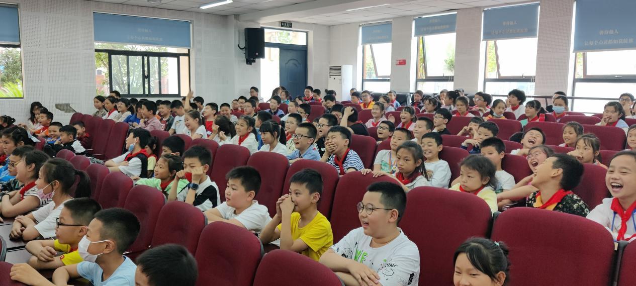 “从科幻预见未来——‘读书吧！少年’”阅读分享会走进成都市梧桐小学校