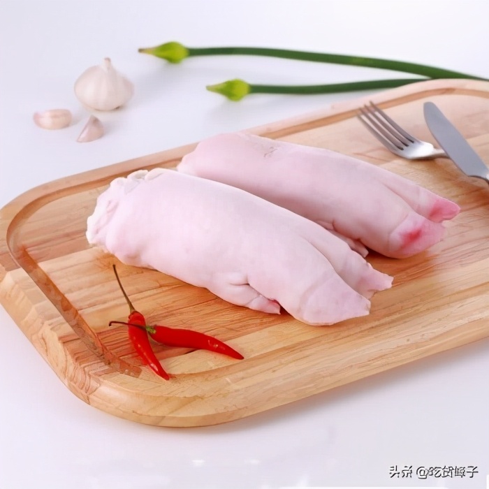 买猪蹄买胖还是瘦的好,选猪蹄要记住这四点