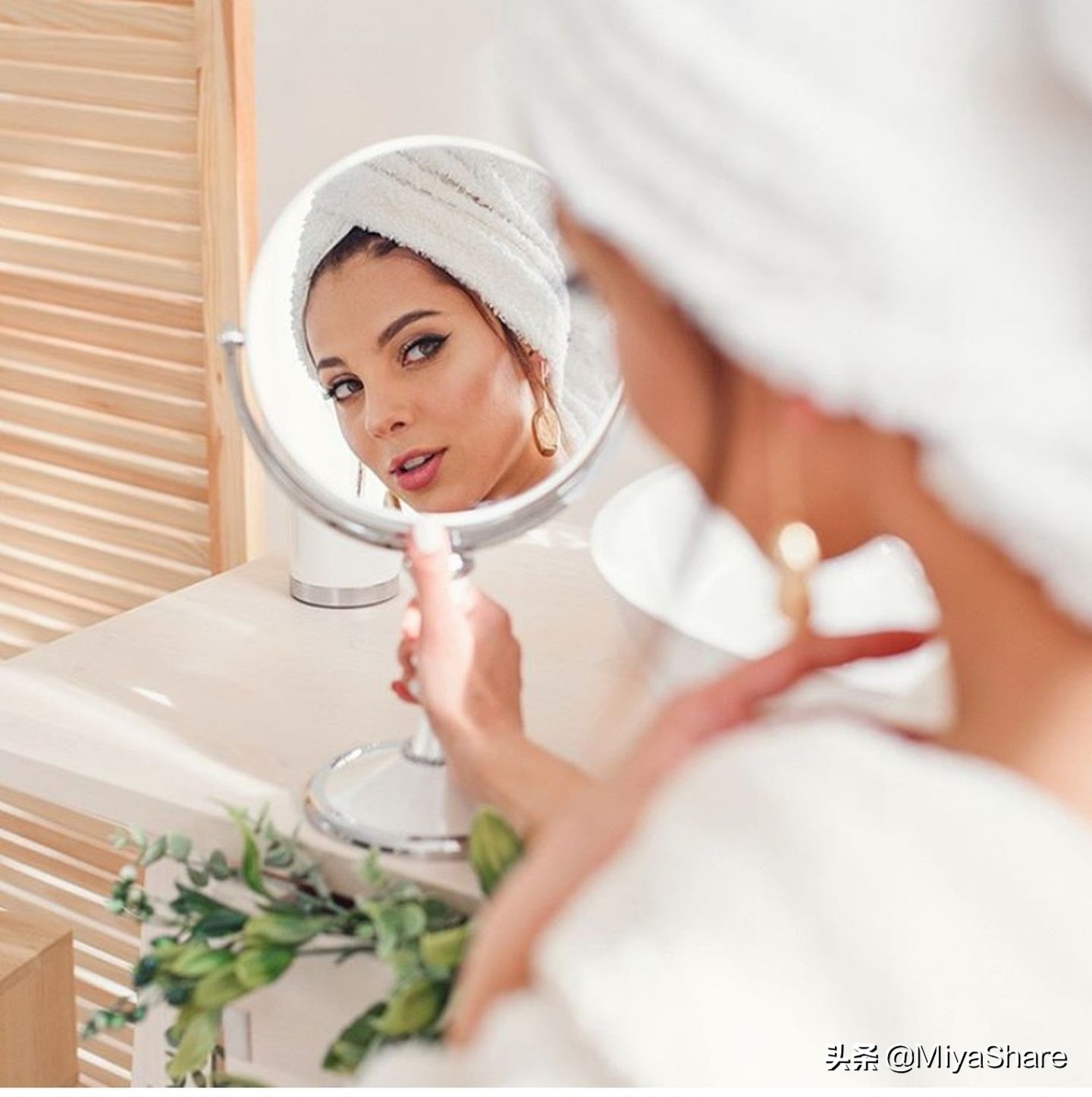 什么粉底不暗沉好用,粉底不起皮的正确使用方法