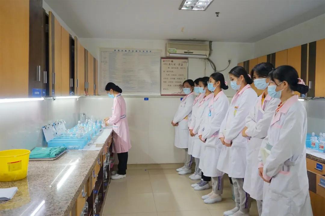 重庆骑士医院变身青春晒场百余名“小仙女”美出一道风景