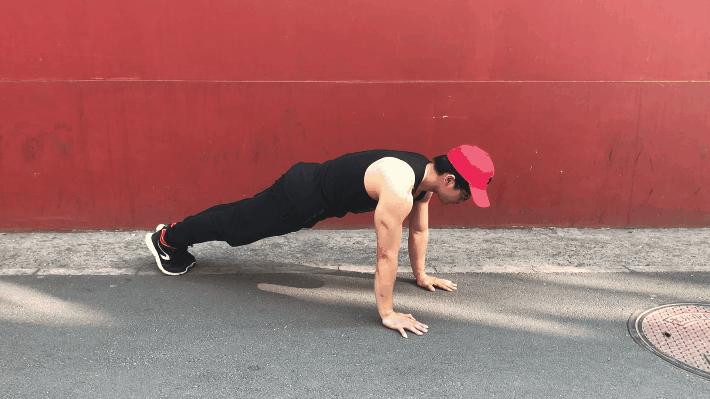 俯卧撑的姿势不对会不会导致腰痛,腰痛做俯卧撑能超负荷做吗