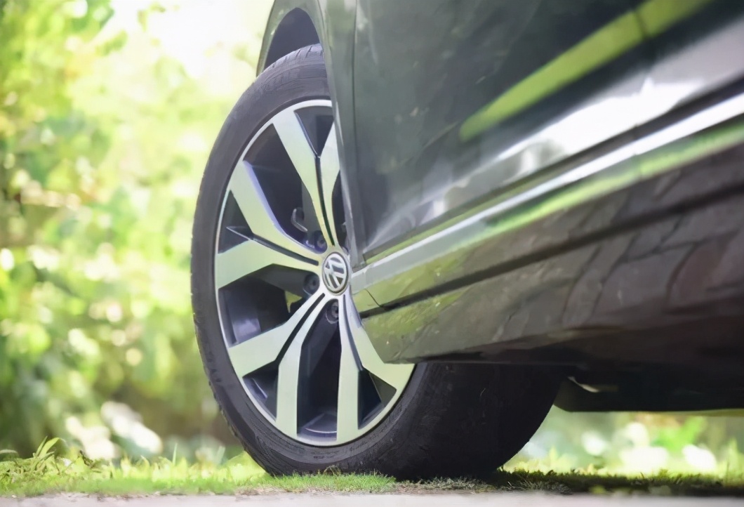 宝骏560跑高速120发飘吗,高速120车身发飘和定位有关系吗